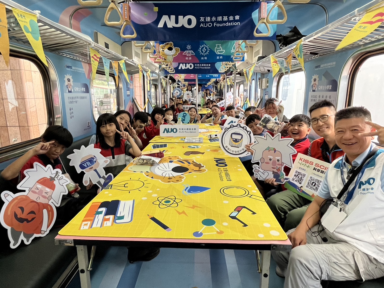 G22恒峰永續基金會參與「臺灣科普環島列車」，設計基礎科學車廂課程，以「淨零碳排和永續能源」為主題，讓學生透過創意實驗認識淨零知識，以及思考生活中的減碳行為